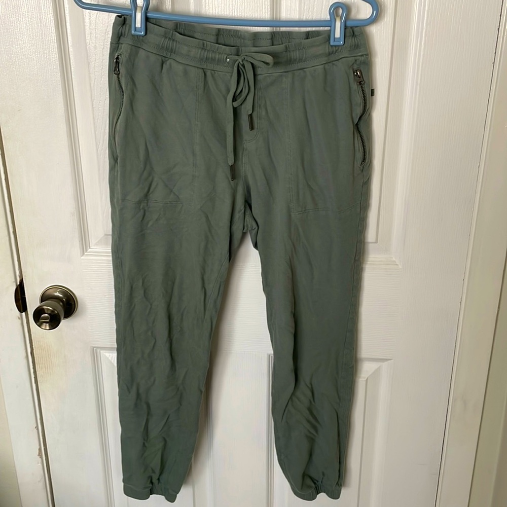 Lightweight joggers